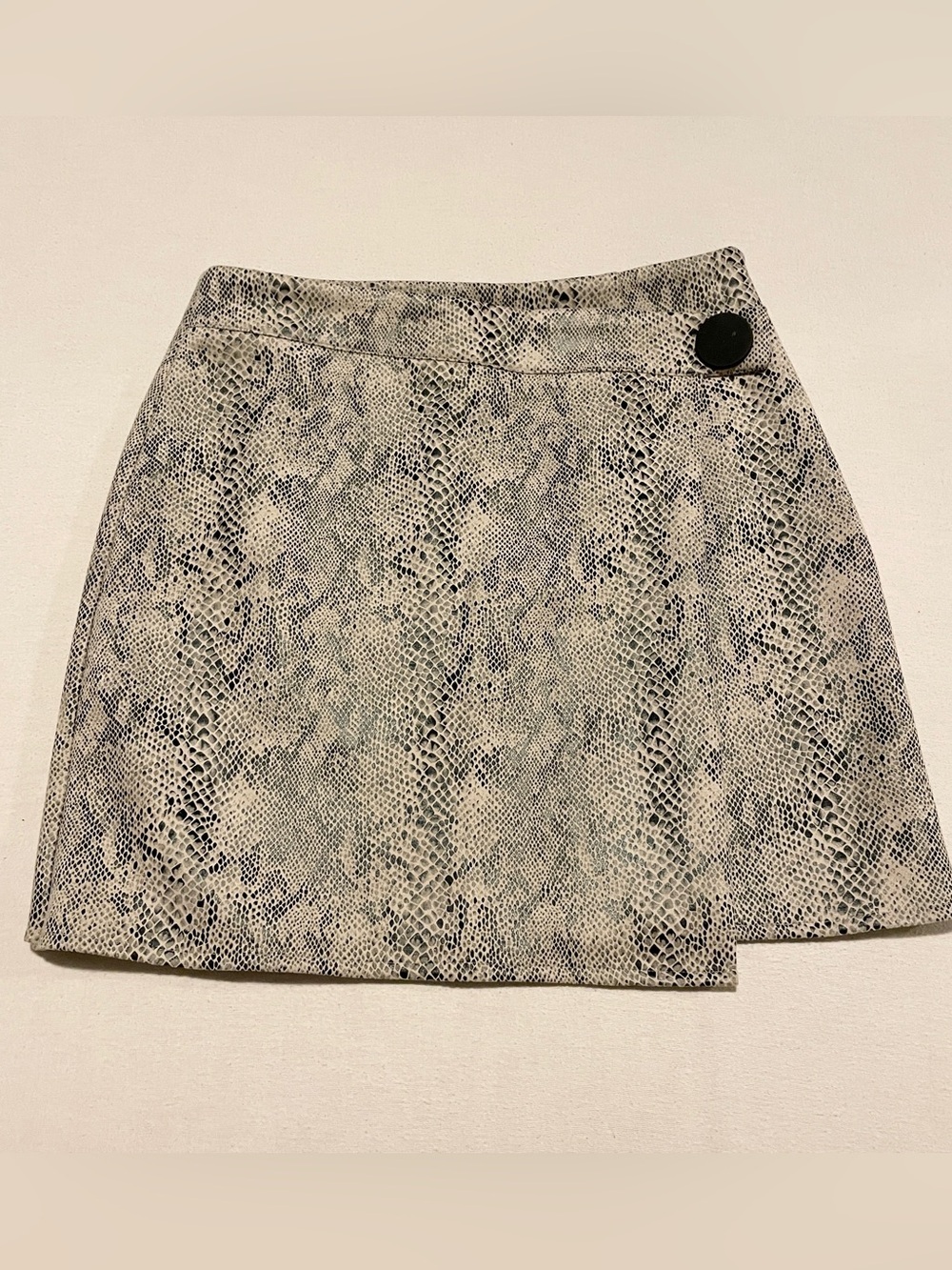 idem ditto Grey Snakeskin Faux Leather Wrap Mini Skirt Size M